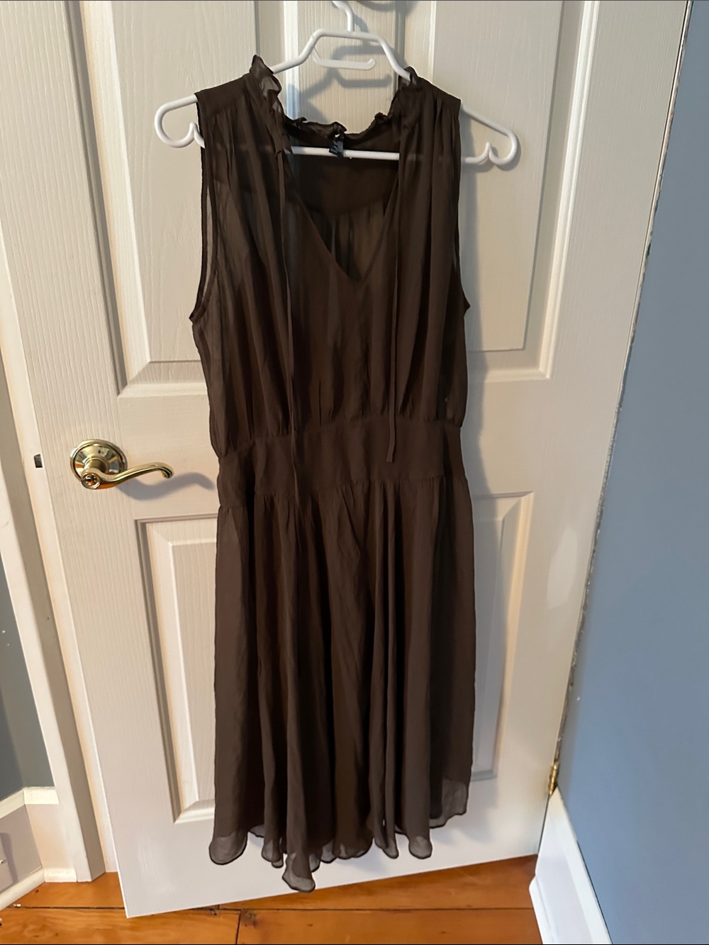 Sleeveless Brown V-Neck Chiffon Dress